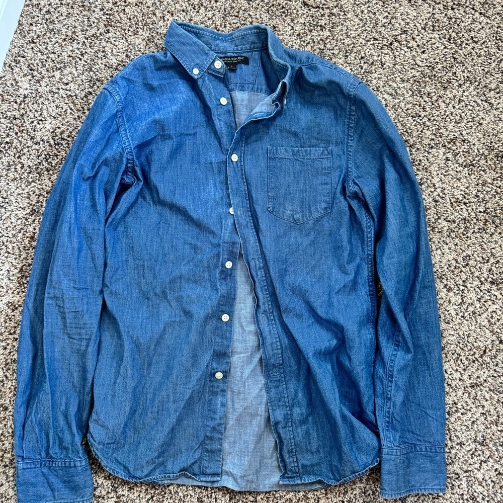 Men’s Banana Republic Denim Chambray Button Down Shirt - Size M